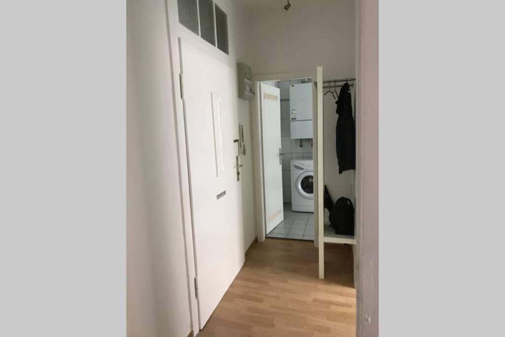 Trade Fair And Business - Messe Appartement